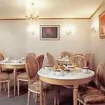 Hotel Arc Elysees 3*