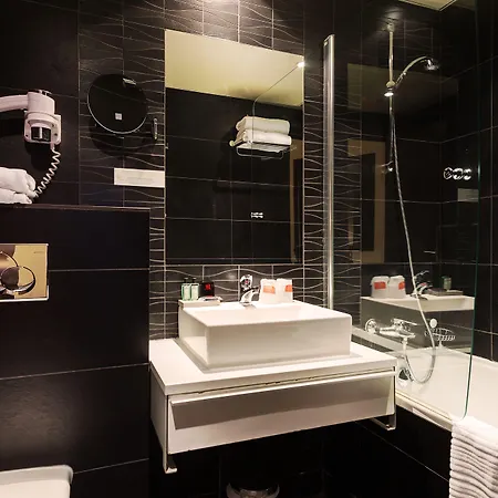 Hotell Arc Elysees 3*