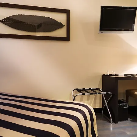 Hotel Arc Elysees Paříž