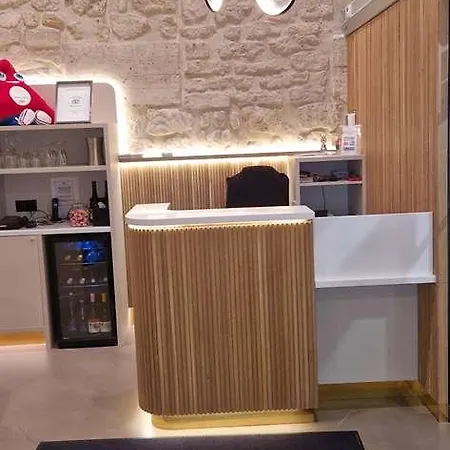 Hotel Arc Elysees 3*